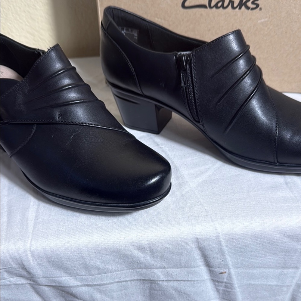 Clarks Black Heels Elegant Design Emslie Willa - Picture 2 of 5